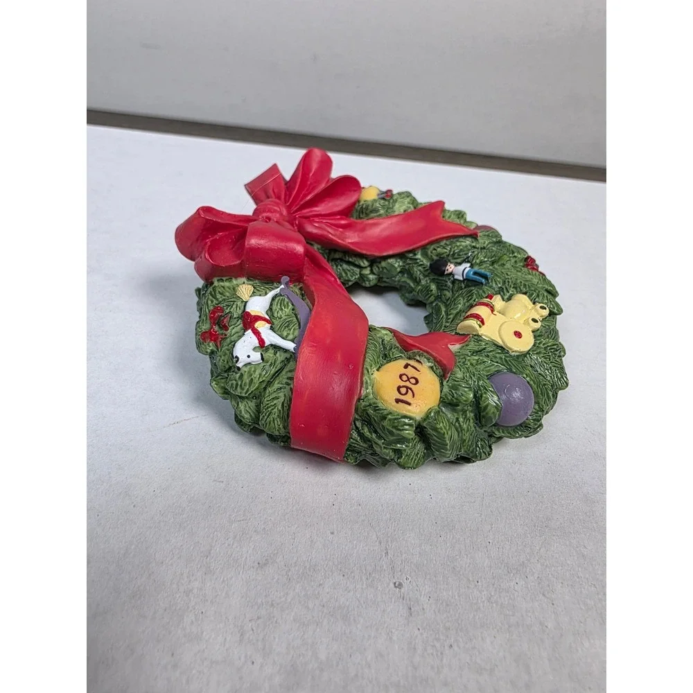 Wreath of Memories - Vintage 1987 Hallmark Keepsake Collector's Club Ornament